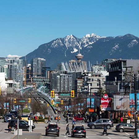 Billion Dollar Views In A Beautiful Fairview Slopes Heritage House Vancouver Exterior foto