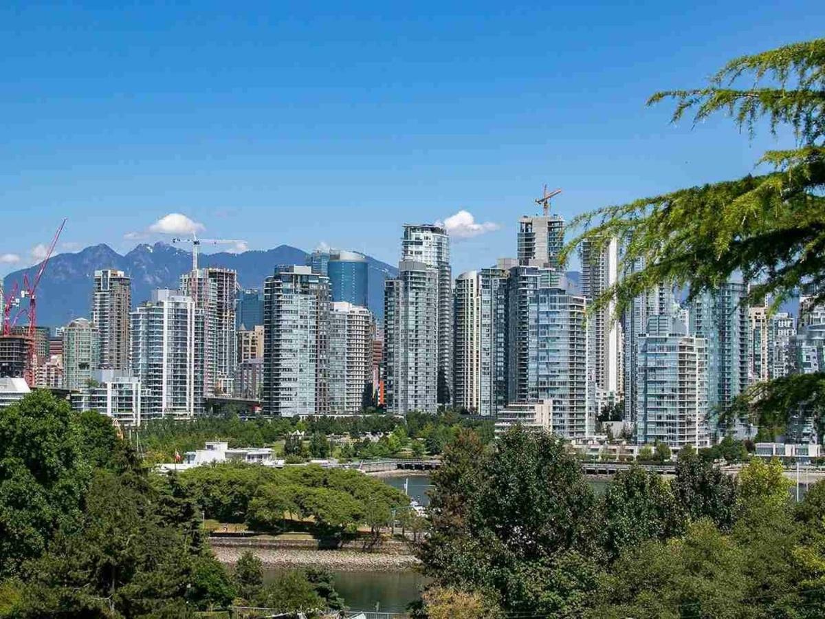 Billion Dollar Views In A Beautiful Fairview Slopes Heritage House Vancouver Exterior foto